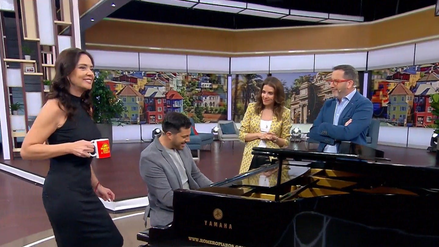 Las hace todas: El sinfónico de Simón Oliveros en el piano