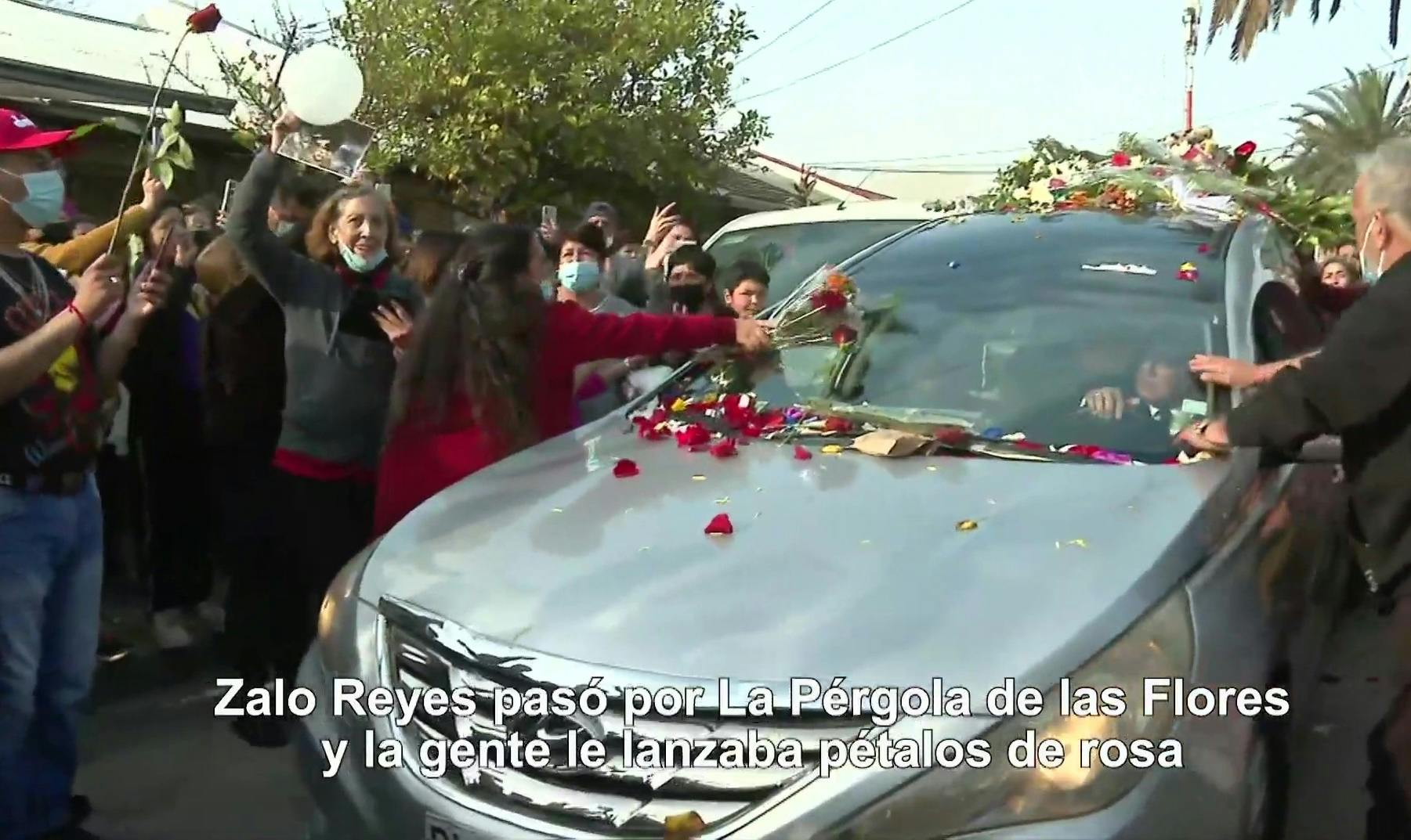 Lanzando ramitos de violetas: Así se imaginaba Zalo Reyes su funeral