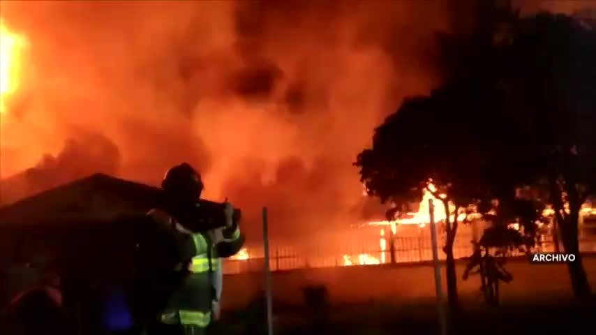 Reponen escuela incendiada en Antiquina 