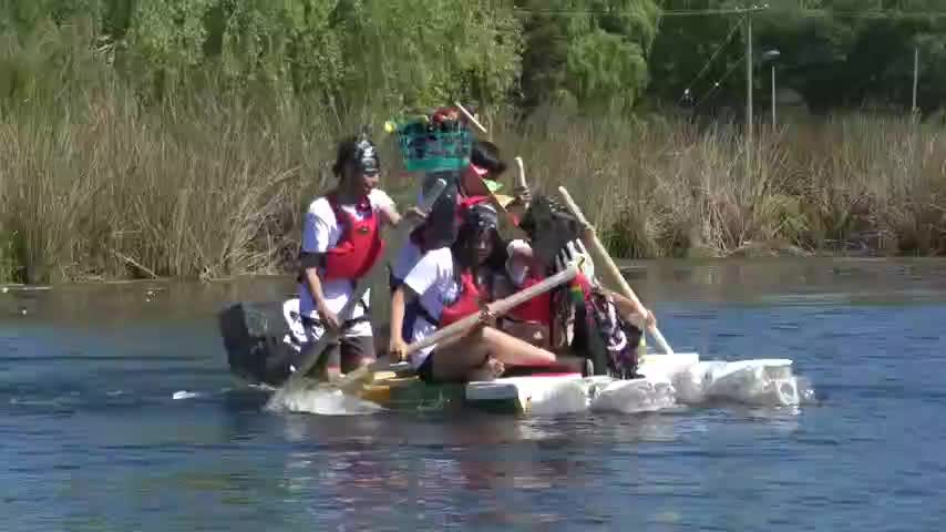 Escolares navegaron en Quillón con botes reciclados