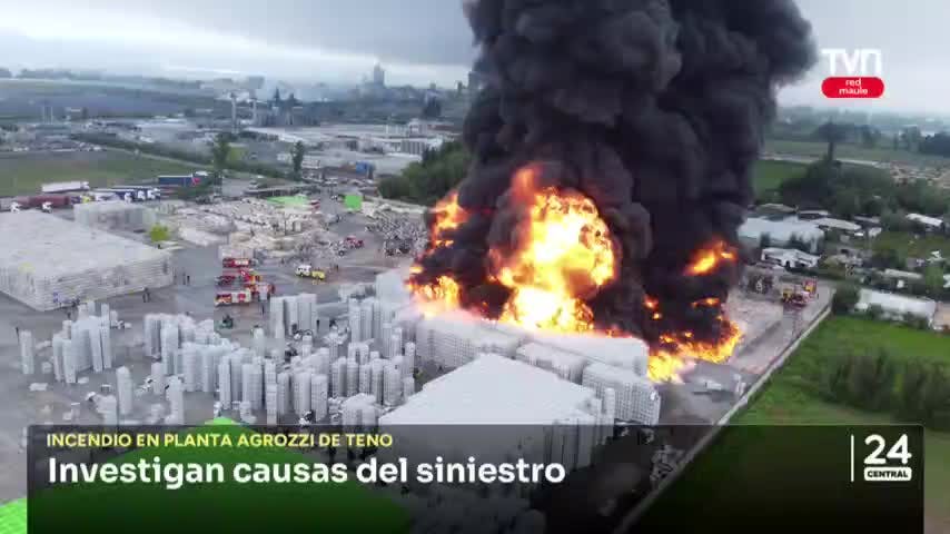Incendio al interior de planta Agrozzi en Teno