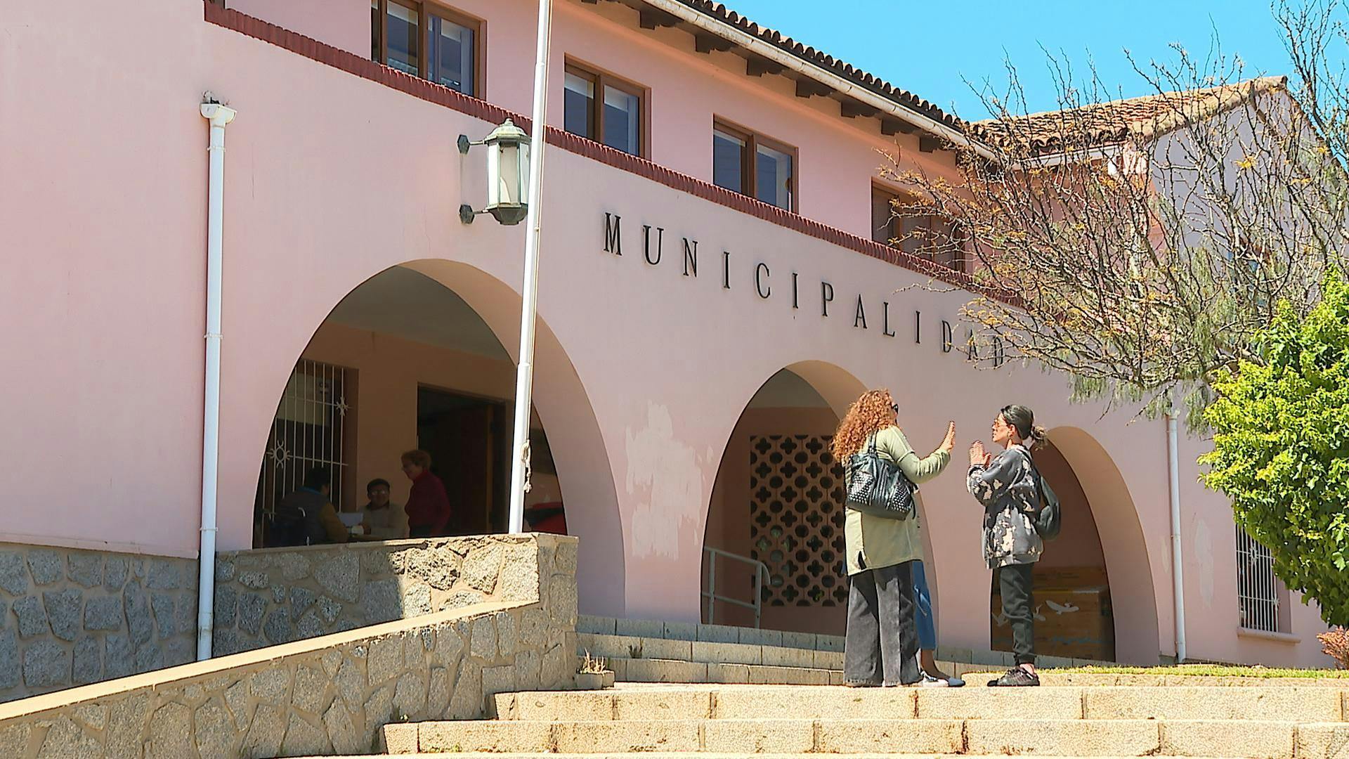 Piden destitución de alcalde de Algarrobo tras graves denuncias de desfalco al municipio