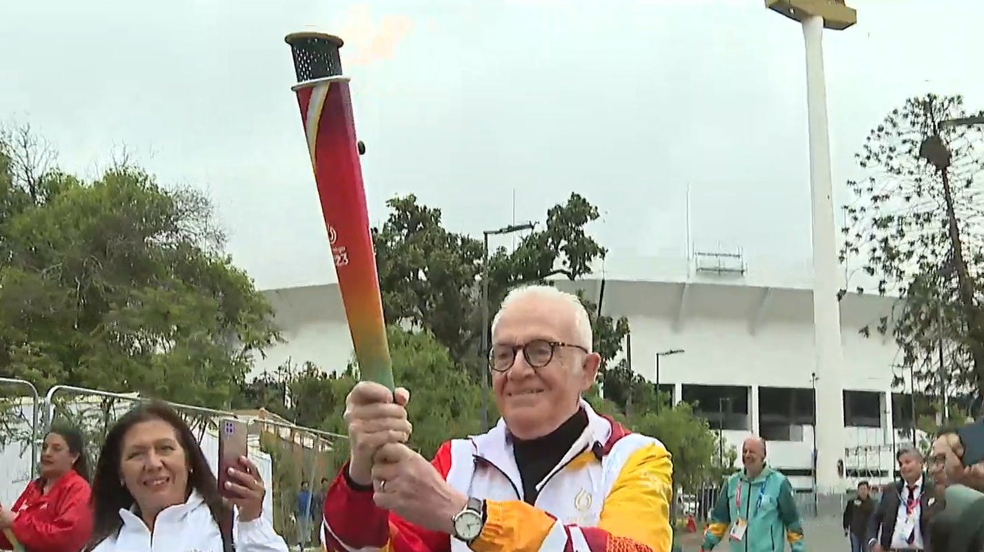 Un nuevo hito: Pedro Carcuro recibe la antorcha parapanamericana