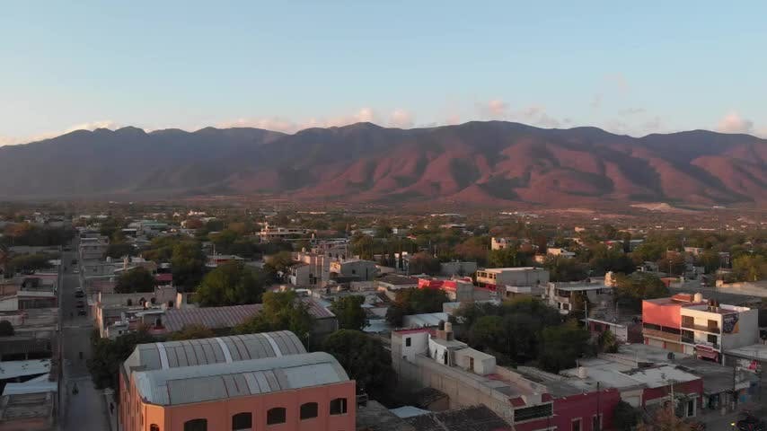 Conectados con Latinoamérica: Equipo, familia, barrio y amor, y la magia de Sierra Negra
