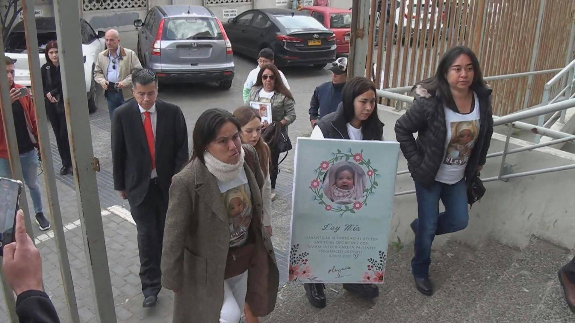 Padres de la pequeña Mía Olivares se querellan contra Hospital de San Antonio