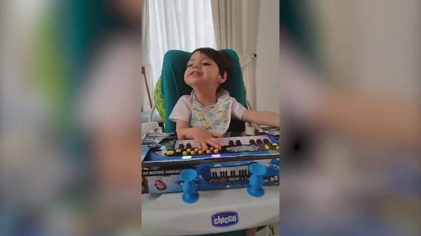 Familia necesita $100 millones para tratamiento de su hijo