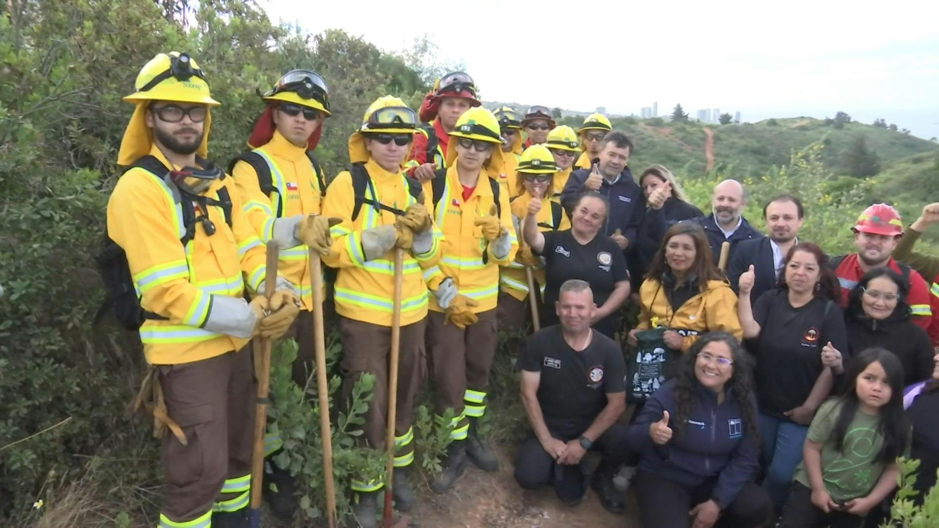 Conaf presenta brigada nocturna para el trabajo en incendios forestales