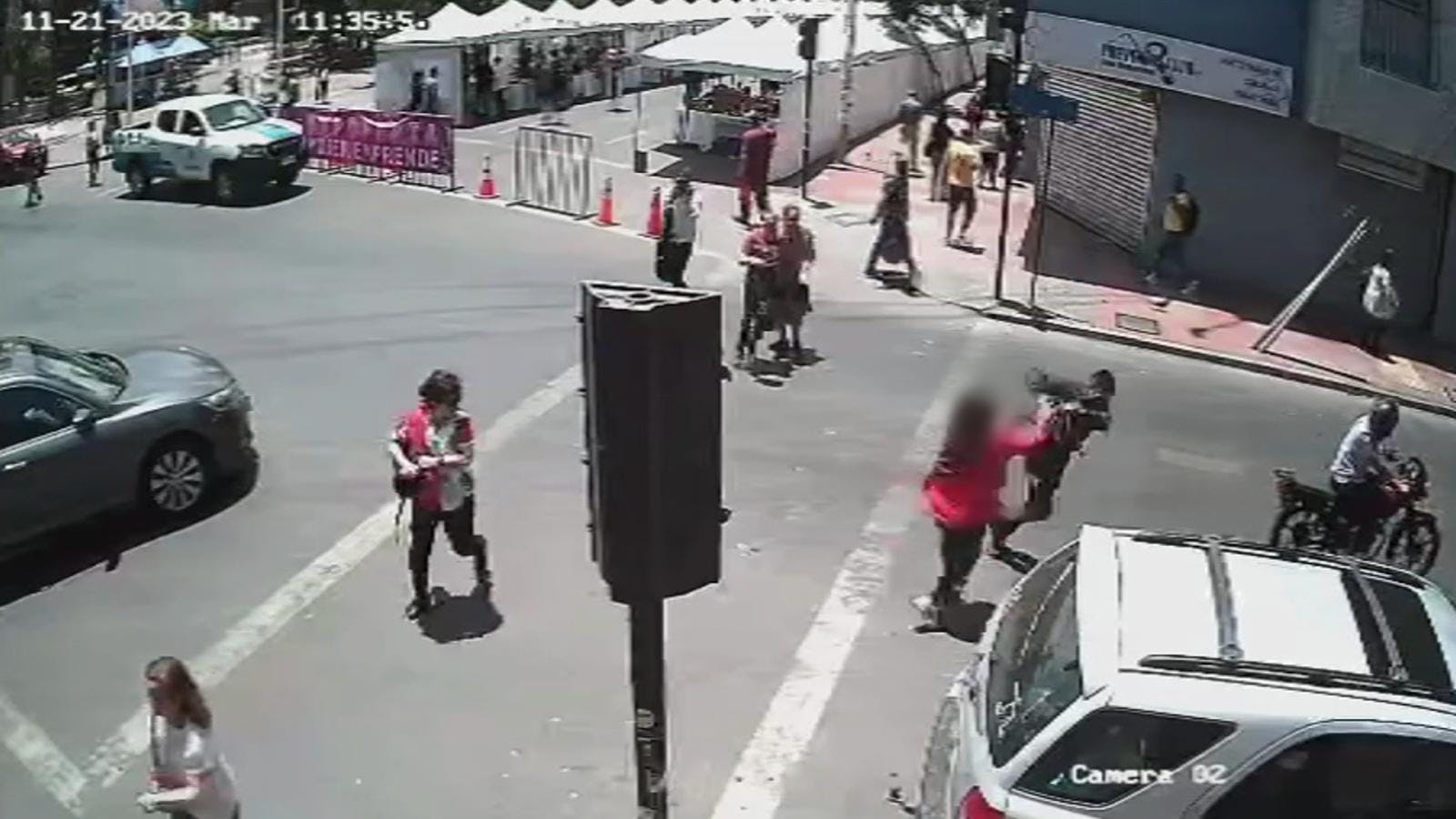 Dos detenidos por robo a clienta de un banco