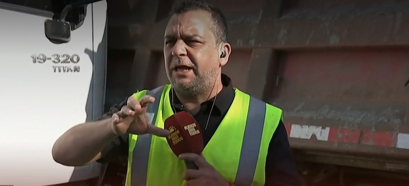 Periodista del BDAT transmitió un choque en vivo mientras informaba accidente en autopista
