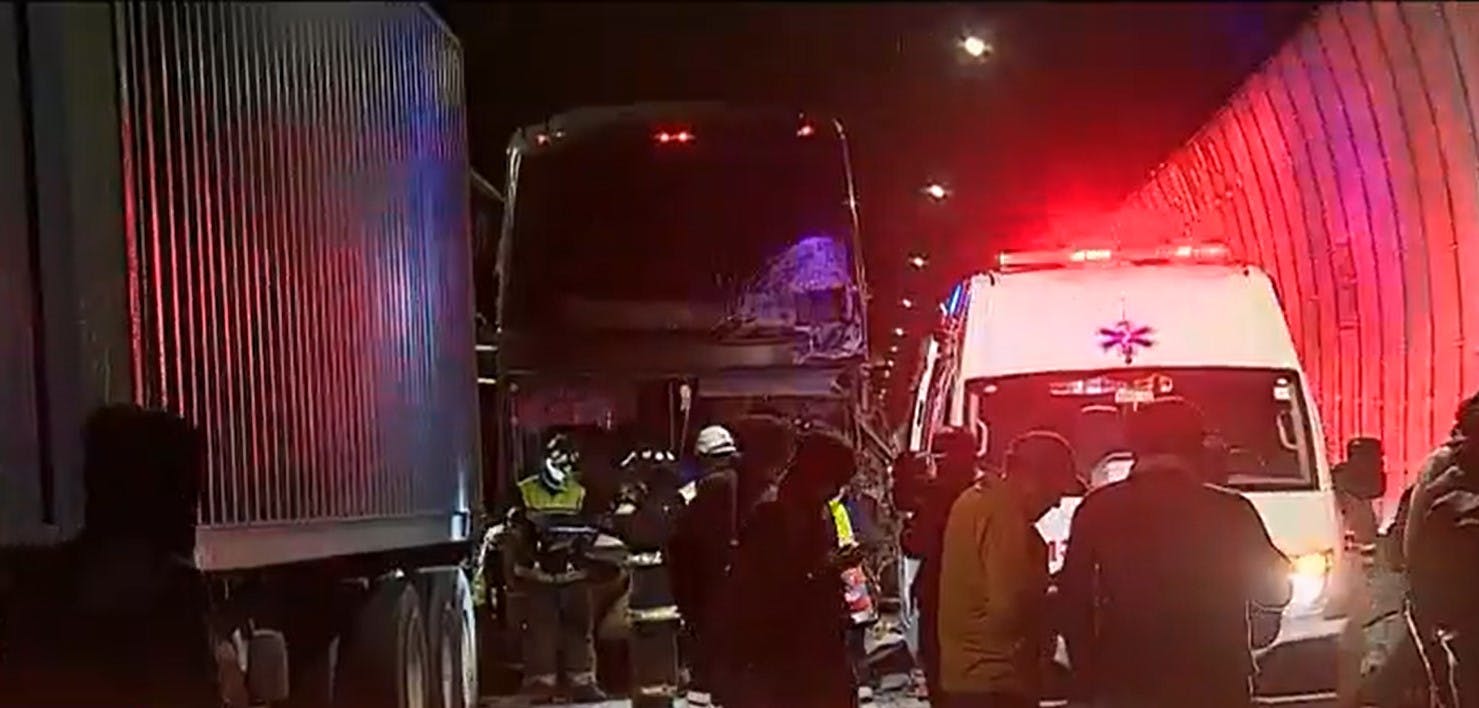 Un lamentable accidente: Choque deja un muerto y genera gran congestión en túnel Zapata