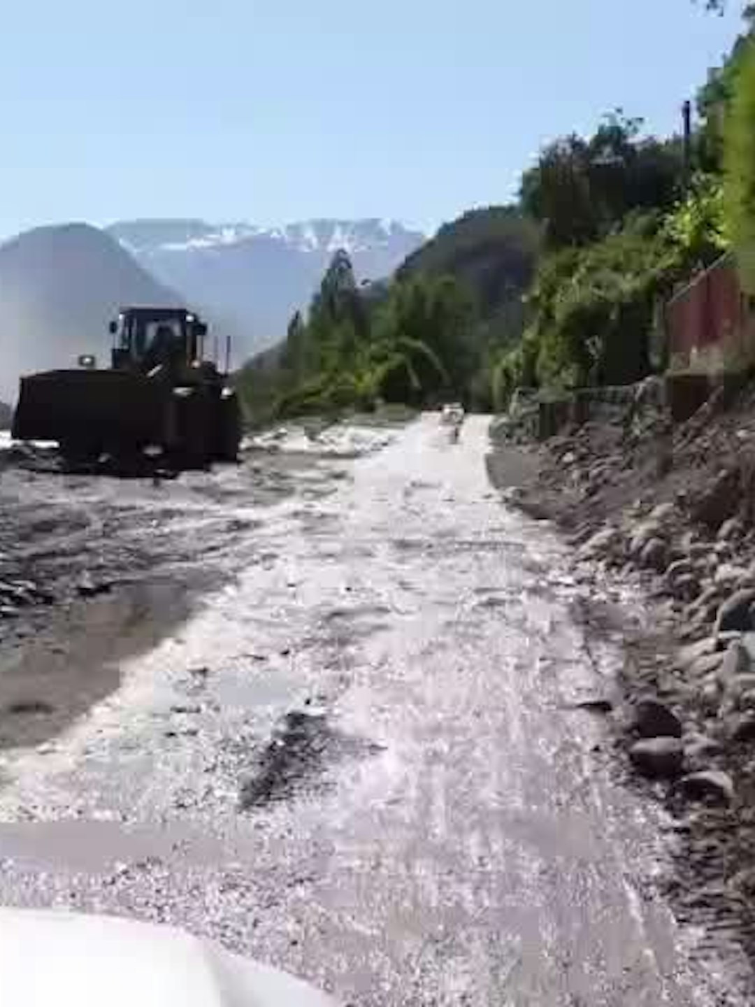 Inician restauración de ruta hacia paso Vergara