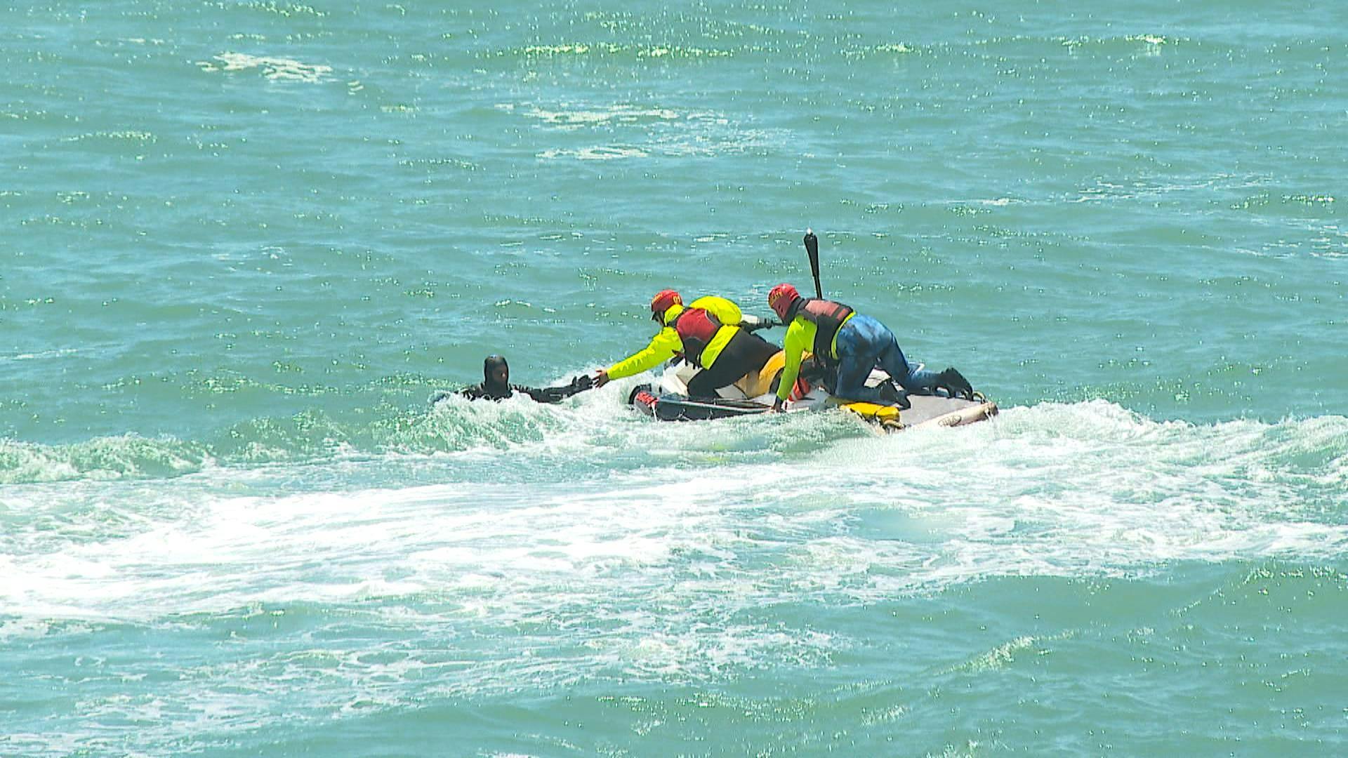 Con ejercicio de rescate en el mar se inauguró Temporada de Playas y Piscinas en la región