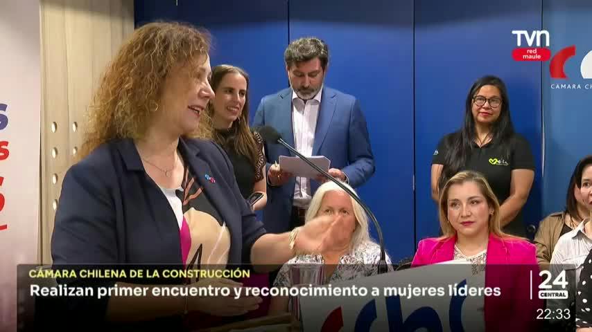Realizan primer encuentro y reconocimiento a mujeres líderes