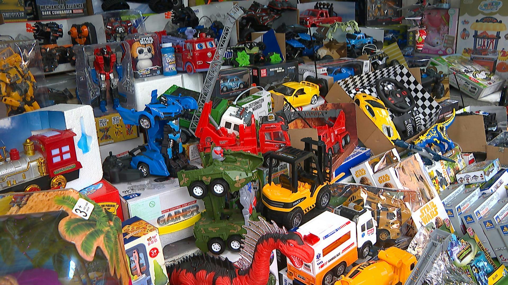 Fiscalizan productos navideños en ferias libres de Valparaíso