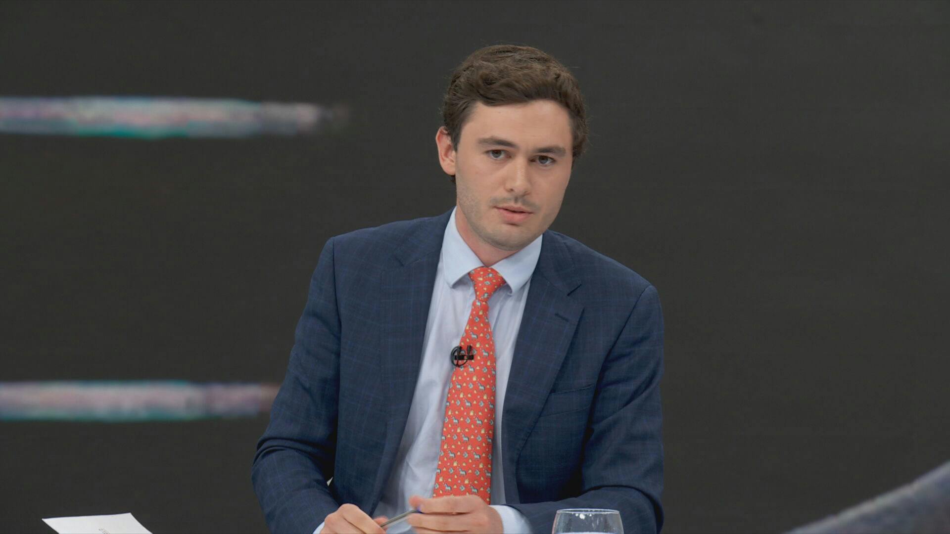 Phillips por permanencia de Montes en el Minvu: Es una estrategia de cara al plebiscito, no les conviene sacarlo