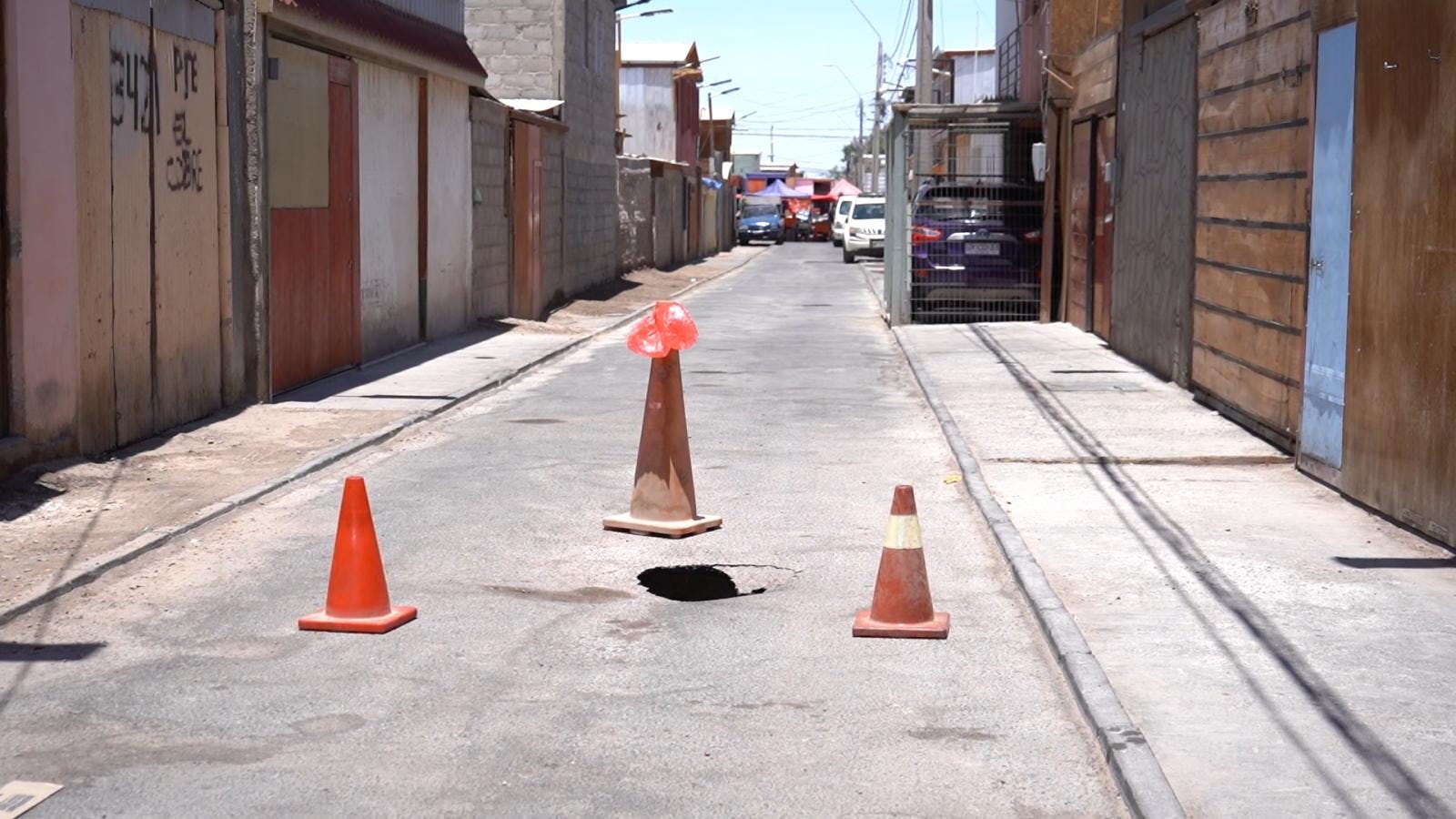 Emergencia por gran filtración y rotura de pavimento en Calama