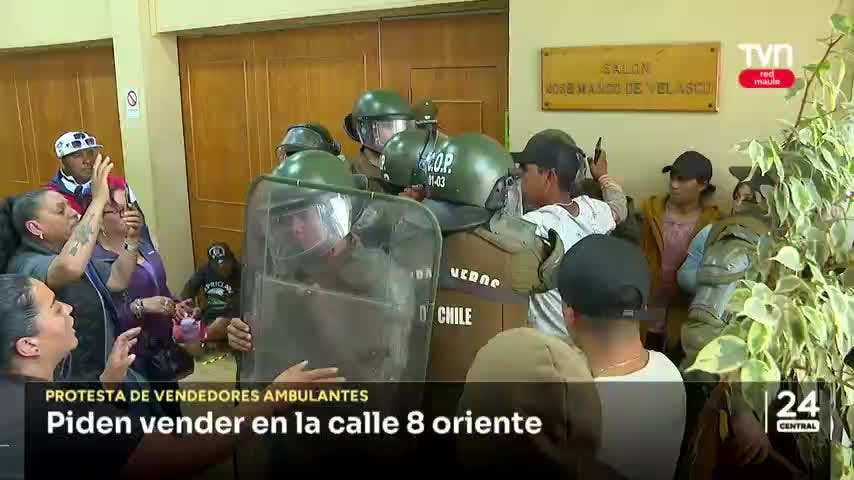 Vendedores ambulantes protestaron al interior de municipio