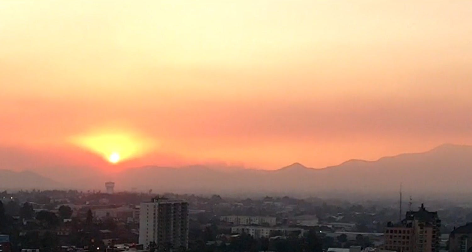 ¿Qué problemas podría generar?: La zona central amaneció cubierta de humo