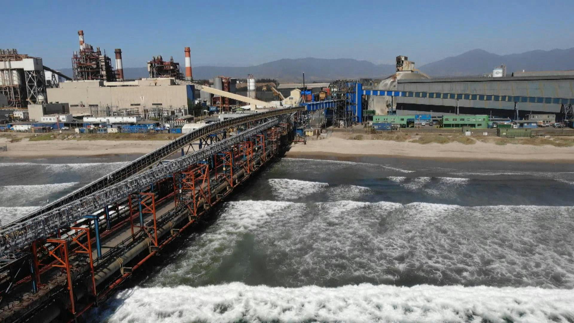Modernizan operaciones del Puerto de Ventanas tras incendio que afectó a la cinta transportadora