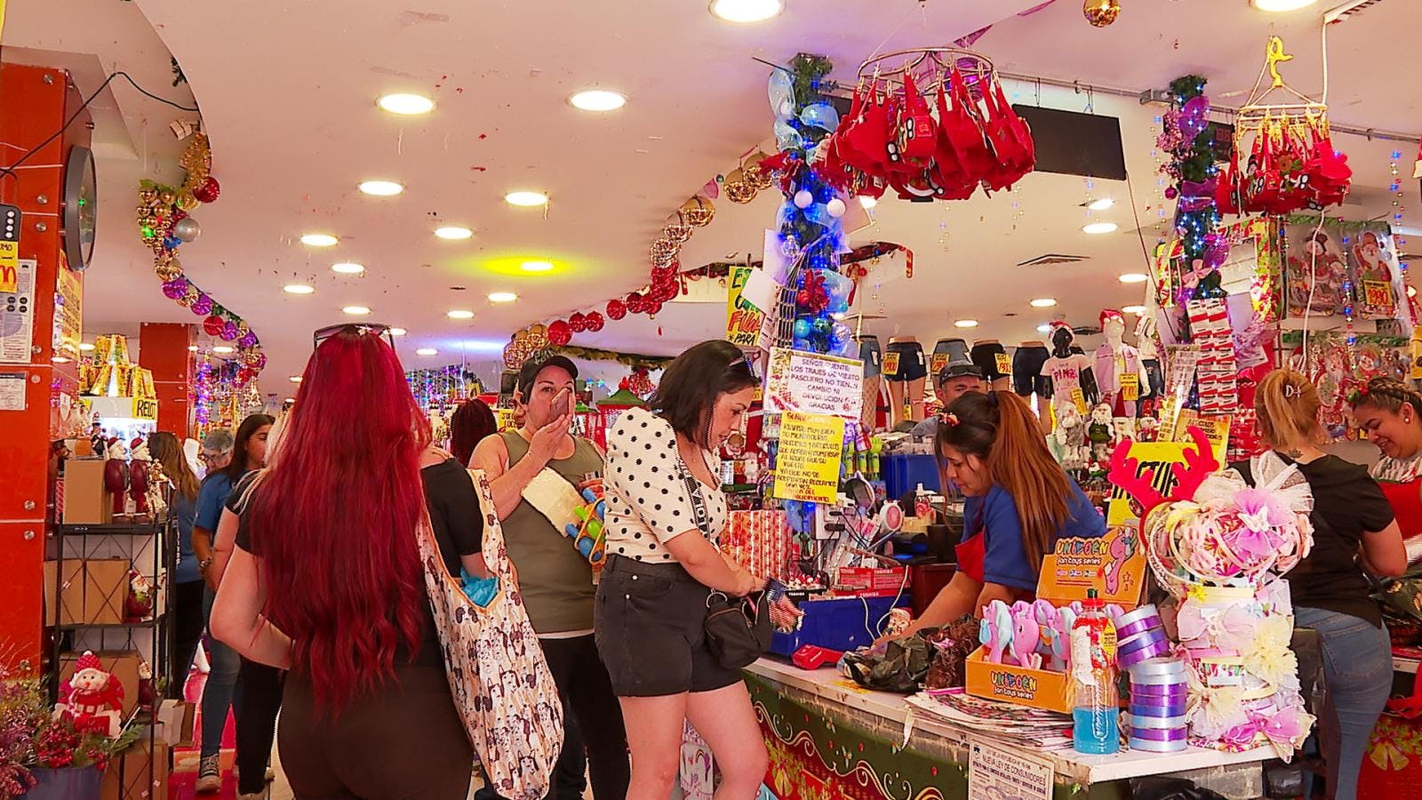 Antofagastinos realizan compras de último minuto