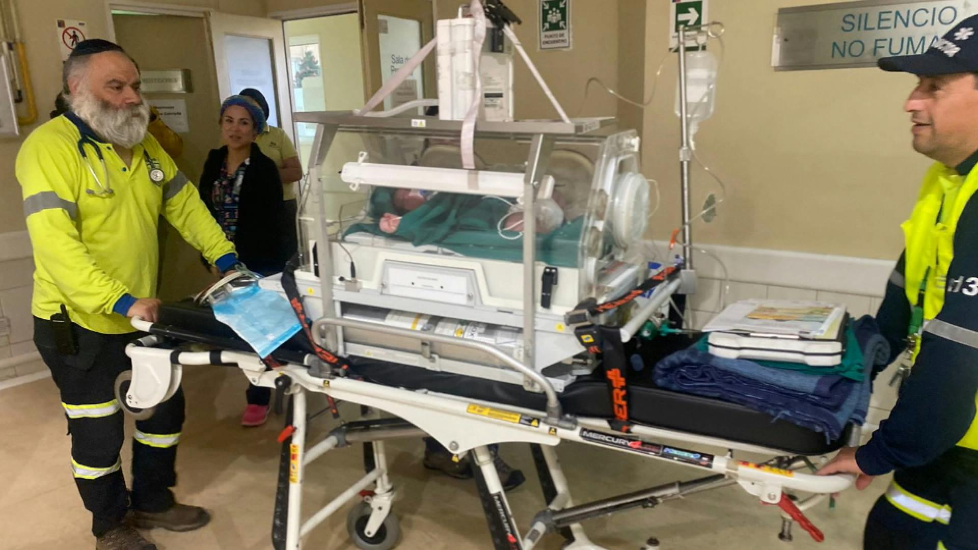 Grave se mantiene bebé que nació pesando más de 7 kilos