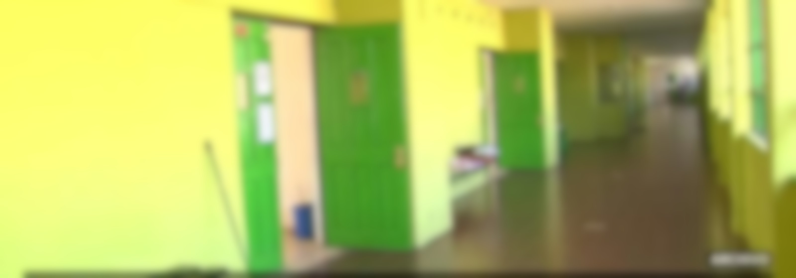 Falta de furgones y personal complica a Servicio de Educación