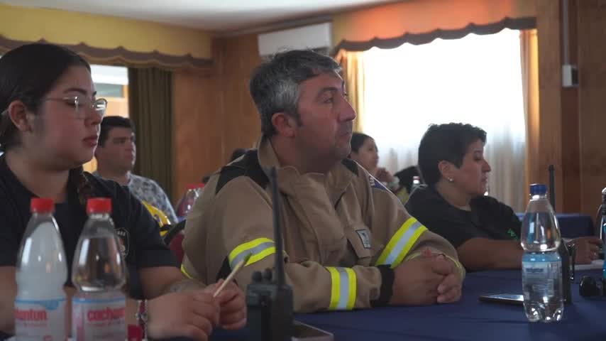 Bomberos de 41 comunas participan de capacitación forestal