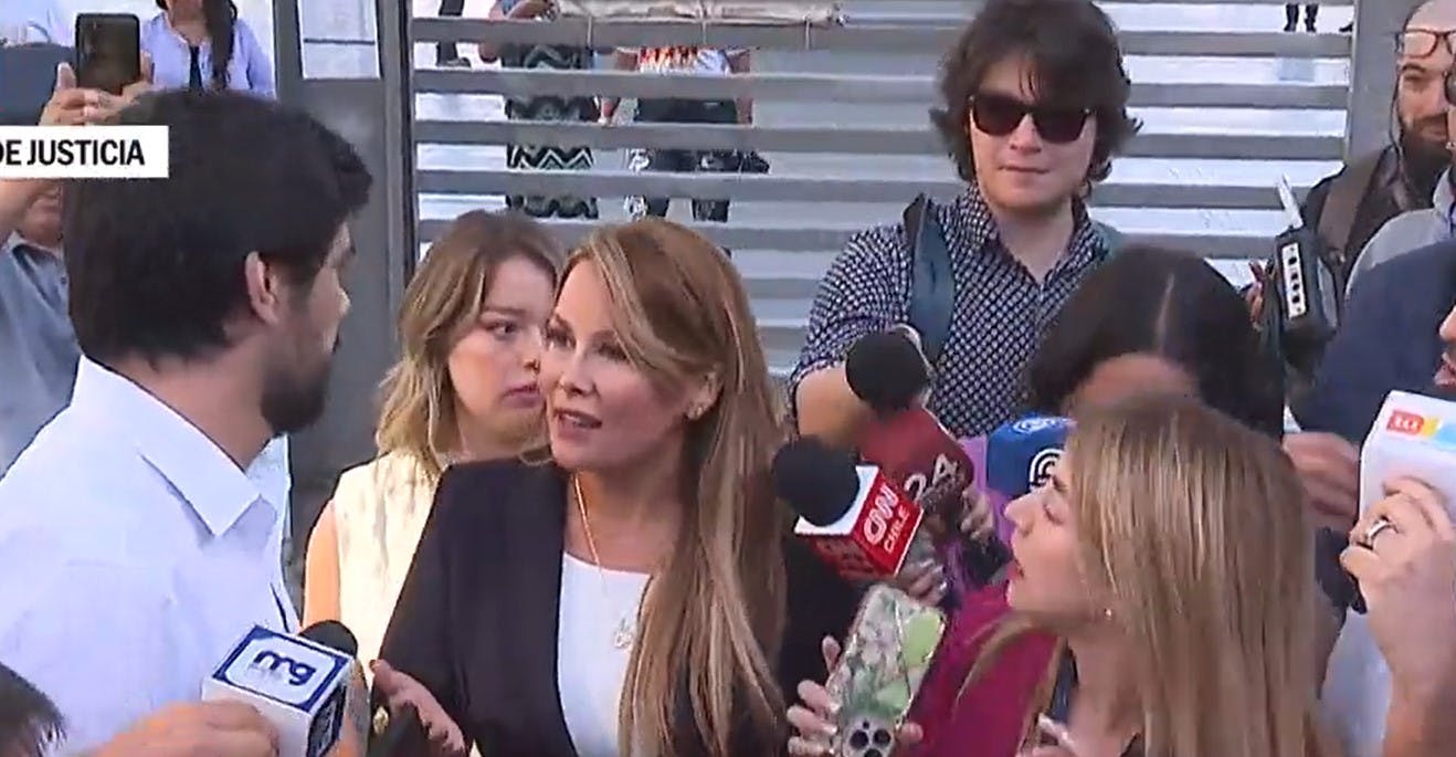 Enojo y molestia: Cathy Barriga arremete contra su esposo ante el caos por su formalización