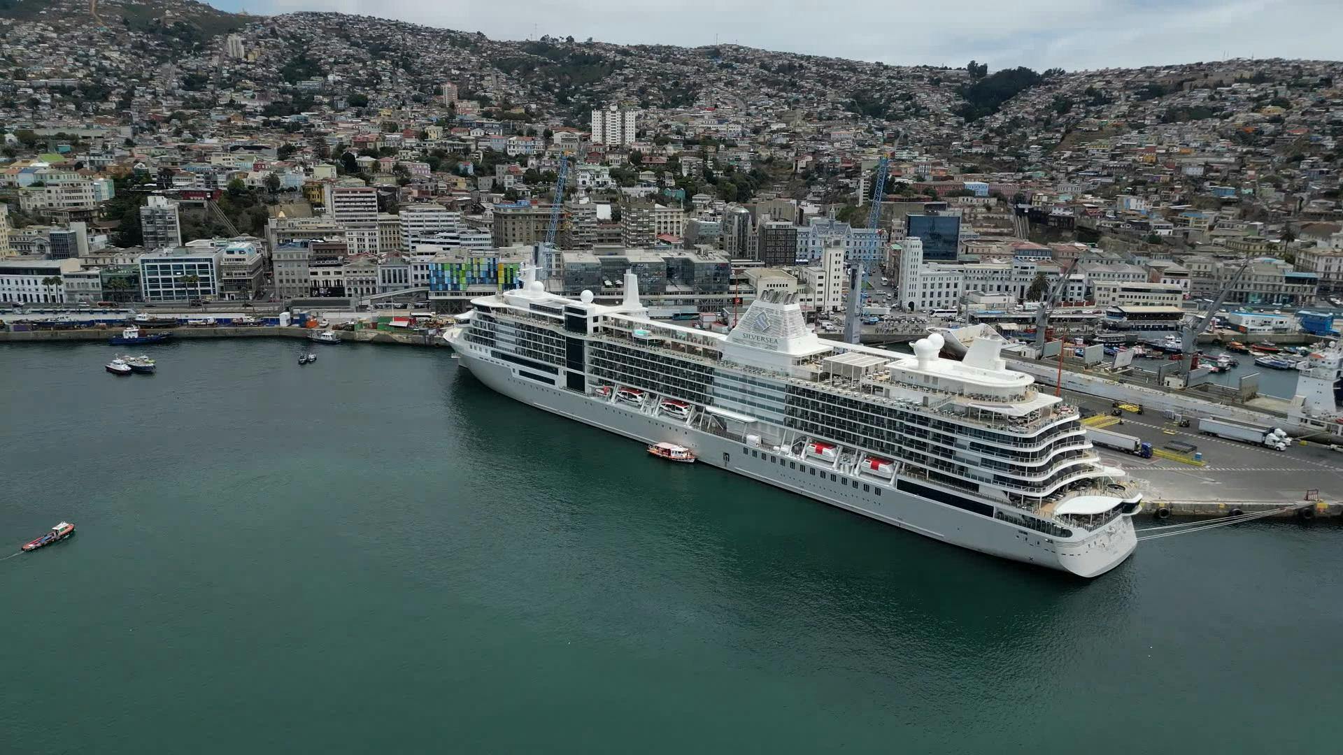 Valparaíso recibió dos cruceros simultáneamente 