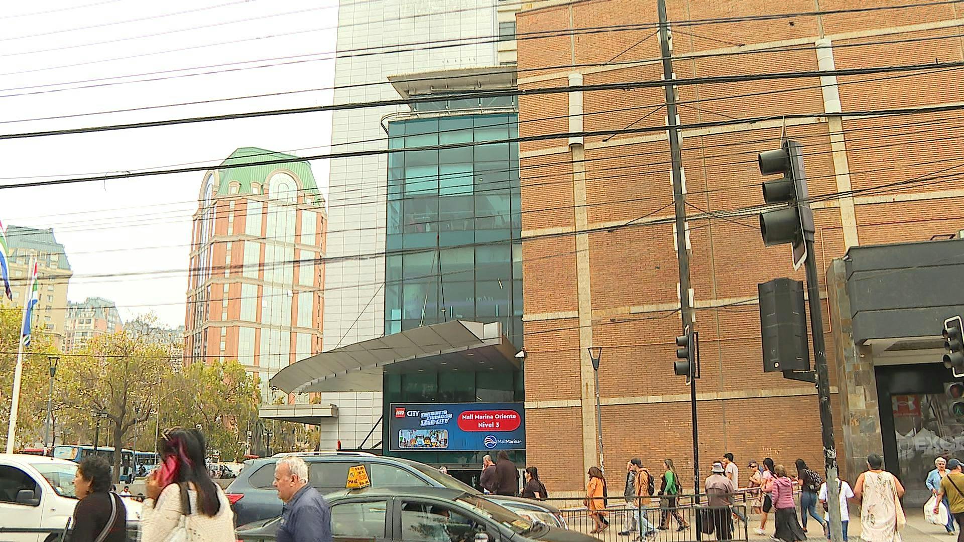 Menor de edad fue detenido por atacar con chuchillo a guardia de mall