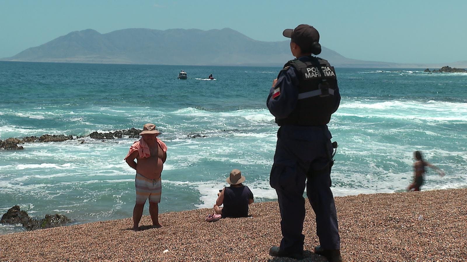Intensifican búsqueda de joven extranjero en sector playa Los Pinares