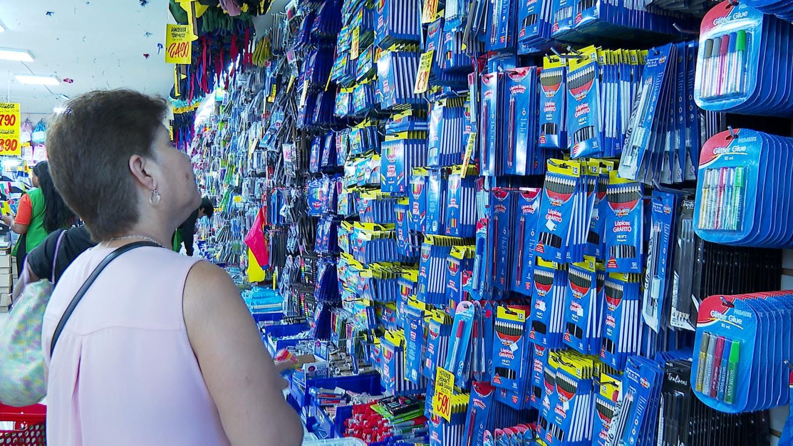 Antofagastinos interrumpen vacaciones para adelantar compras escolares.