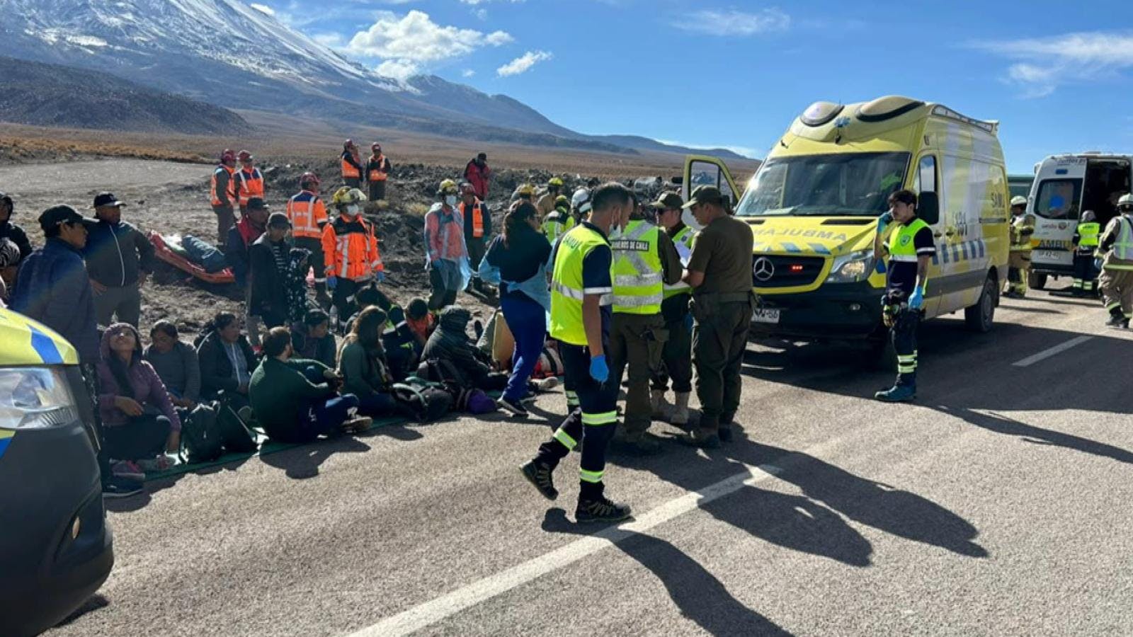 Síntesis regional de noticias: investigan volcamiento de bus de pasajeros