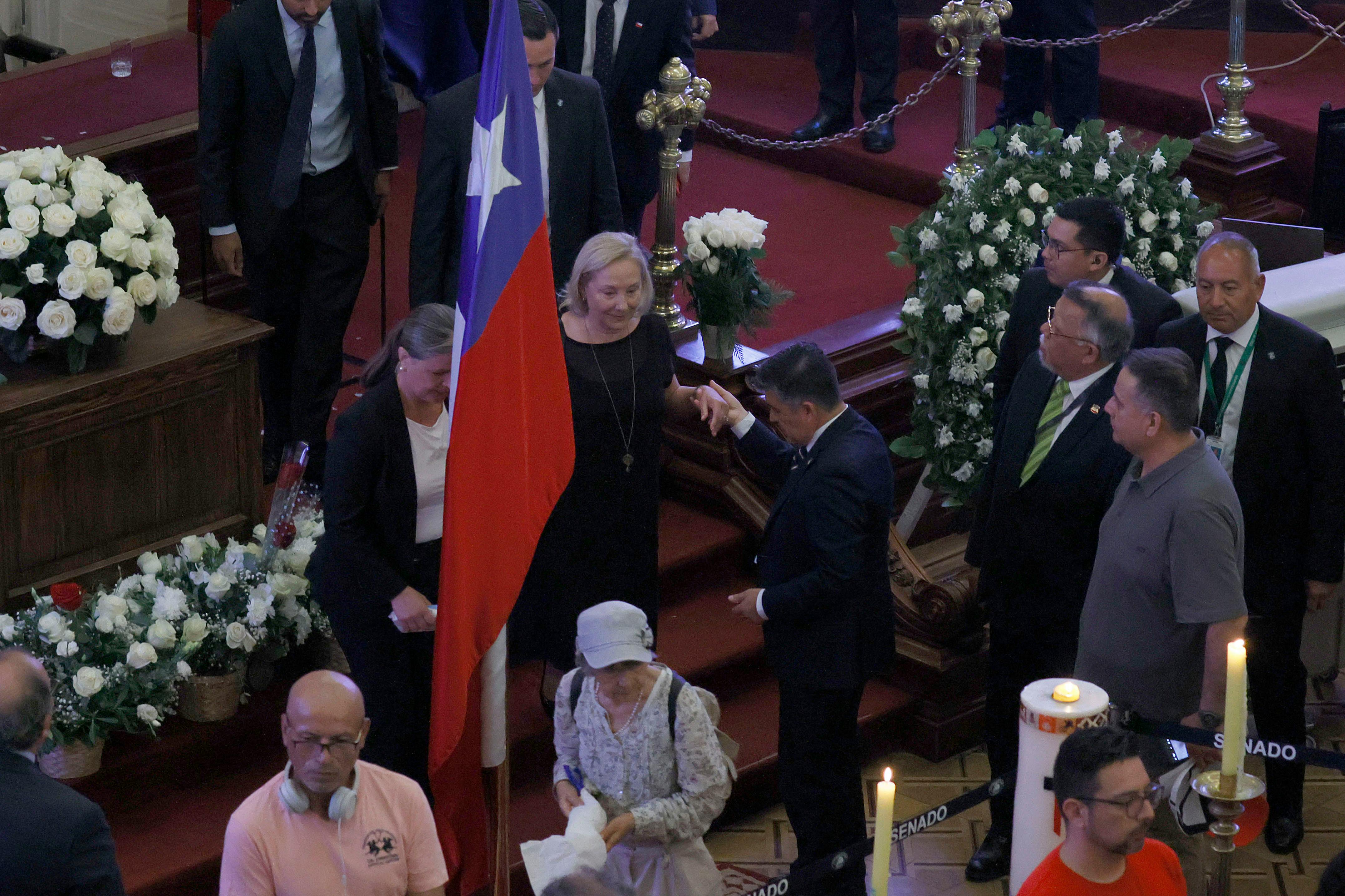 Cecilia Morel recibe emotivas condolencias de la ciudadanía