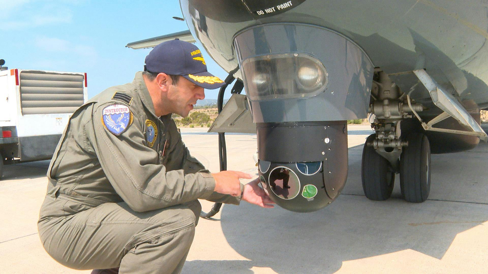 Avión de Armada de Chile monitorea puntos calientes de incendio desde el Aire