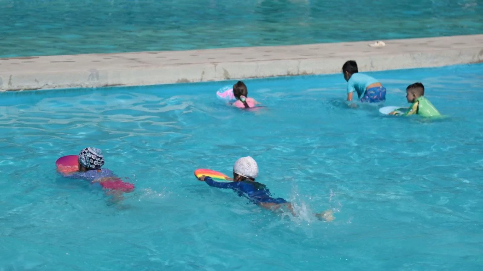 Parque acuático de Calama imparte curso de natación