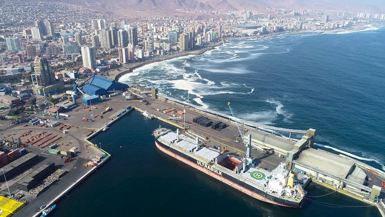 Aumento en transferencia de carga en puerto de Antofagasta