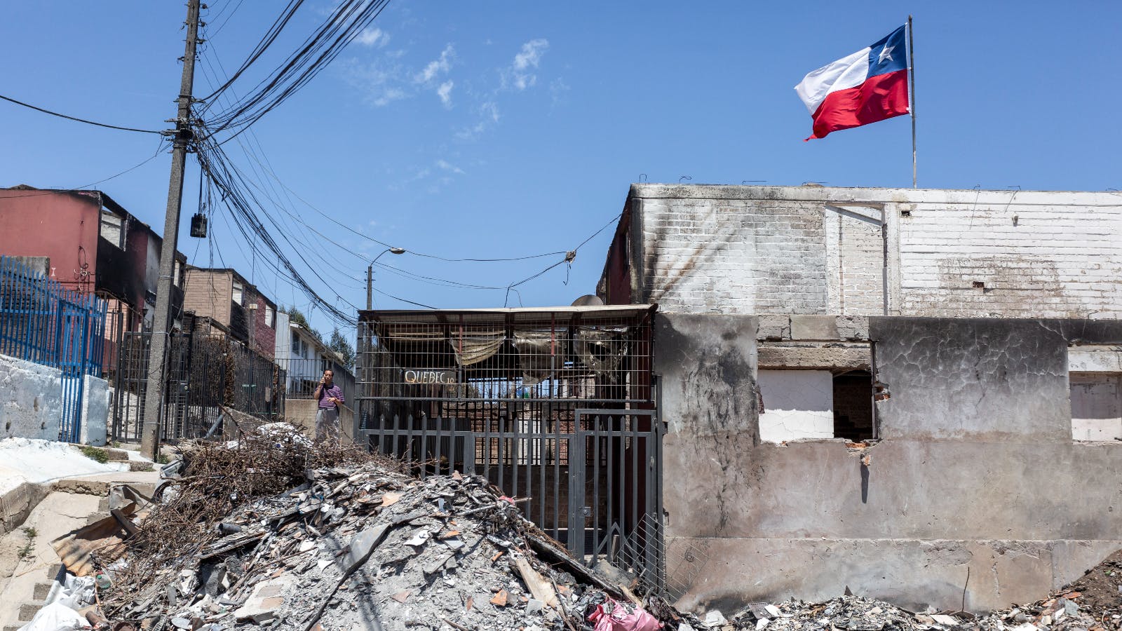 Inicio de año escolar en zonas afectadas por incendios: El retraso, de existir, va a ser lo menos