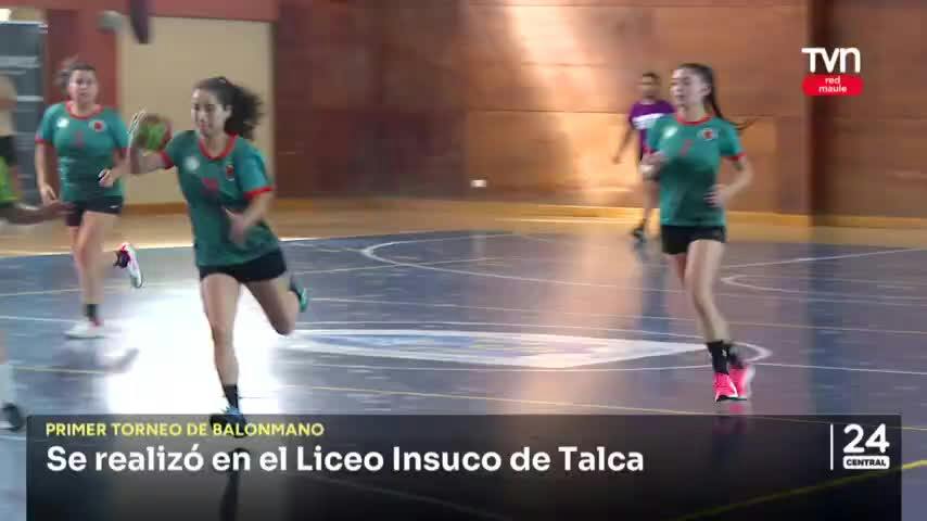 Realizan primer torneo de balonmano de adultos .