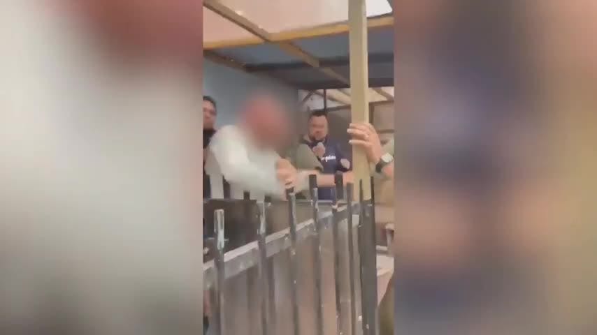 ecinos de Santa Clara agreden a sujeto denunciado por su ex pareja por abuso contra uno de sus hijos