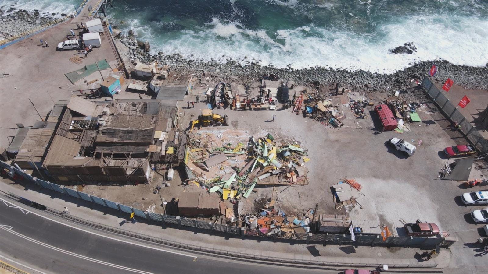 Una veintena de locales de caleta Coloso fueron desalojados para iniciar la construcción de la nueva caleta