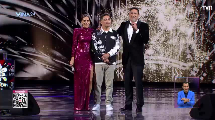 Regreso por todo lo alto: Sergio Freire recibe Gaviota de Oro en Viña 2024