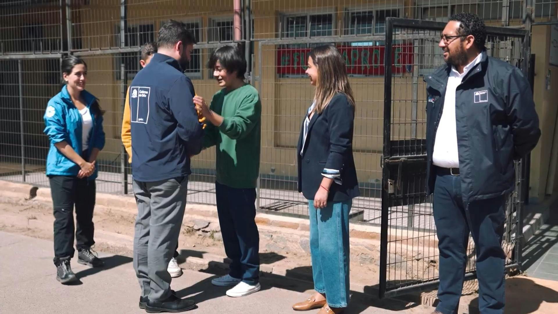 Entregan útiles escolares a cerca de 4 mil niños damnificados por incendios