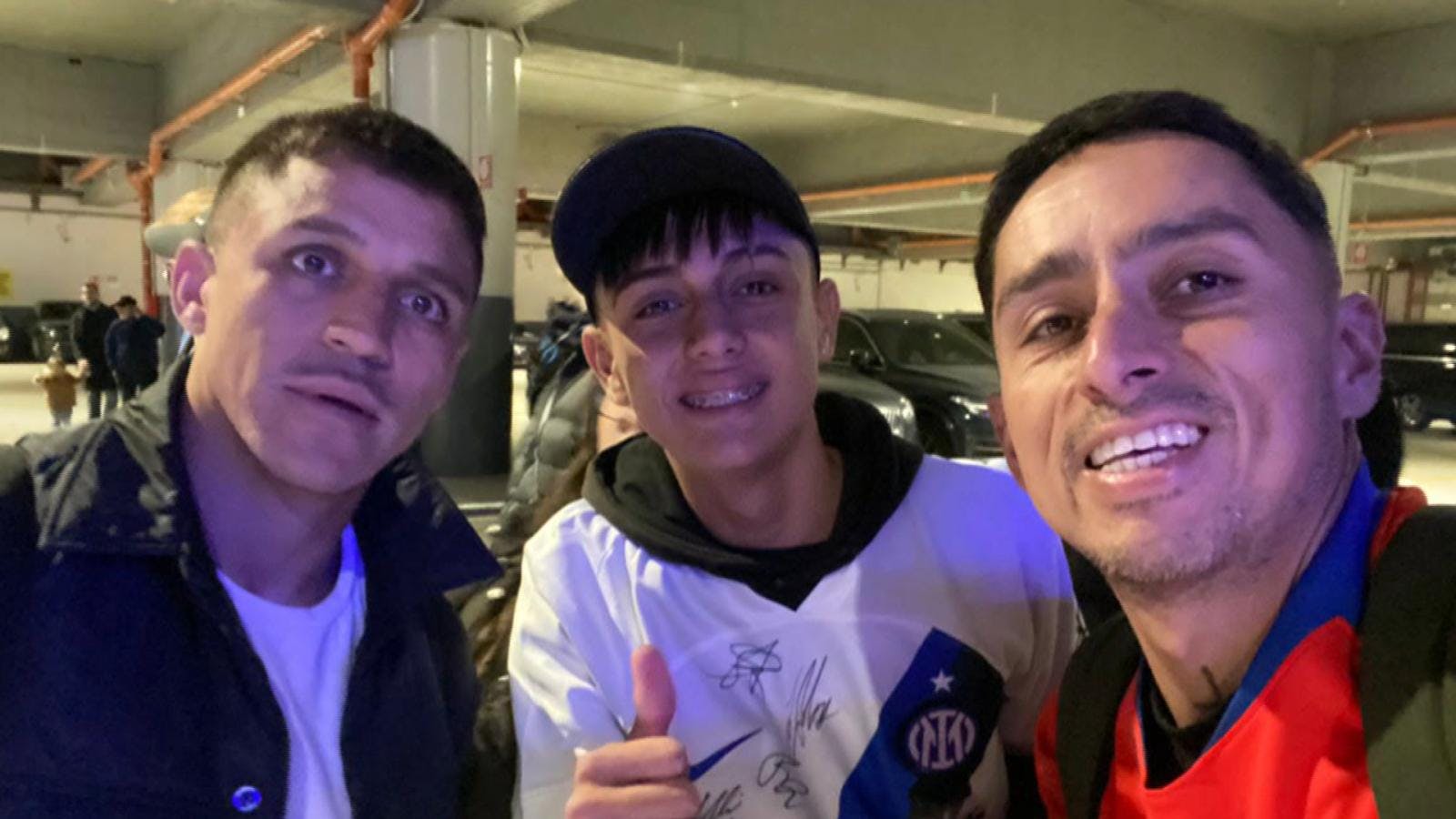 Ganadores del festival futbol cine asistieron a partido del inter de Alexis Sánchez