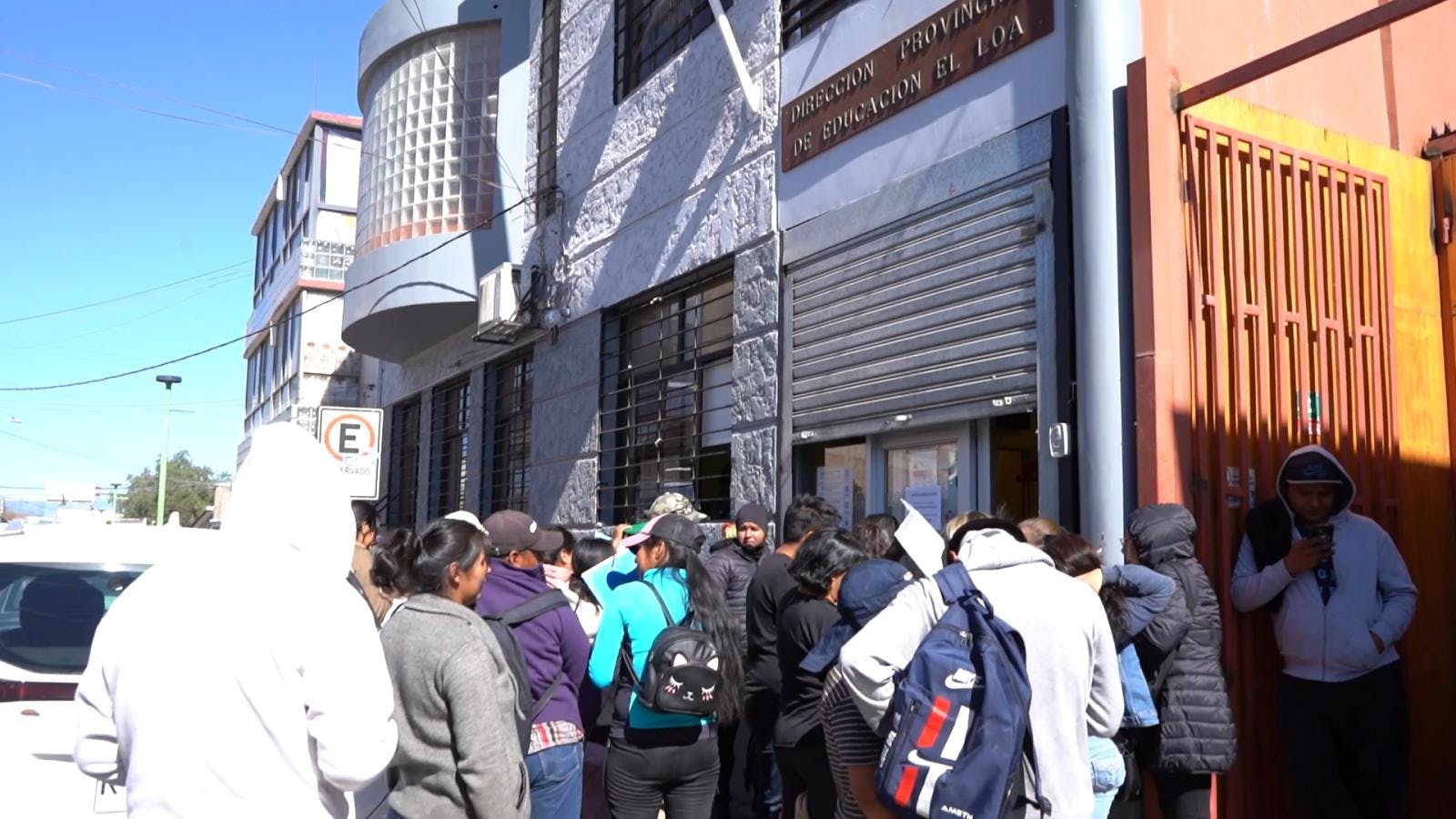 Apoderados buscan matrículas en Calama