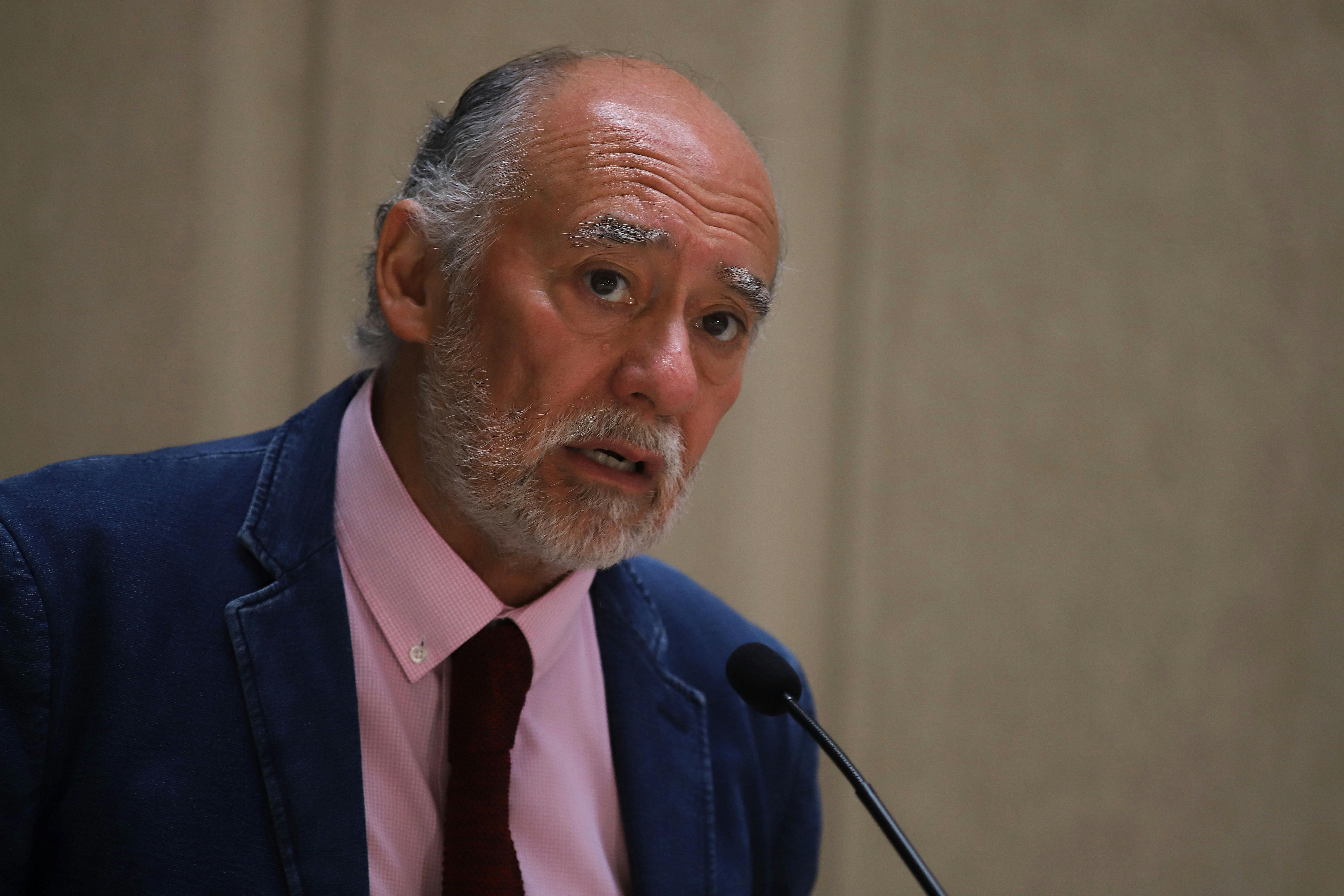 Senador Flores (DC): No comparto el silencio del Presidente