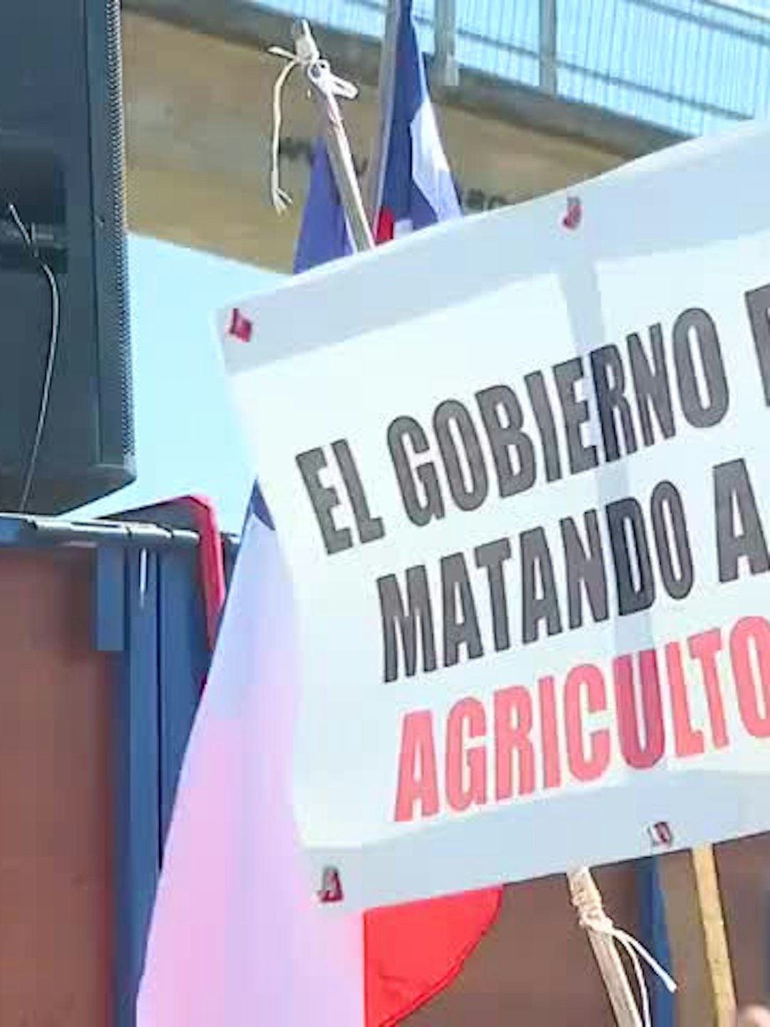 Agricultores se manifiestasn y cortan Ruta 5 Sur