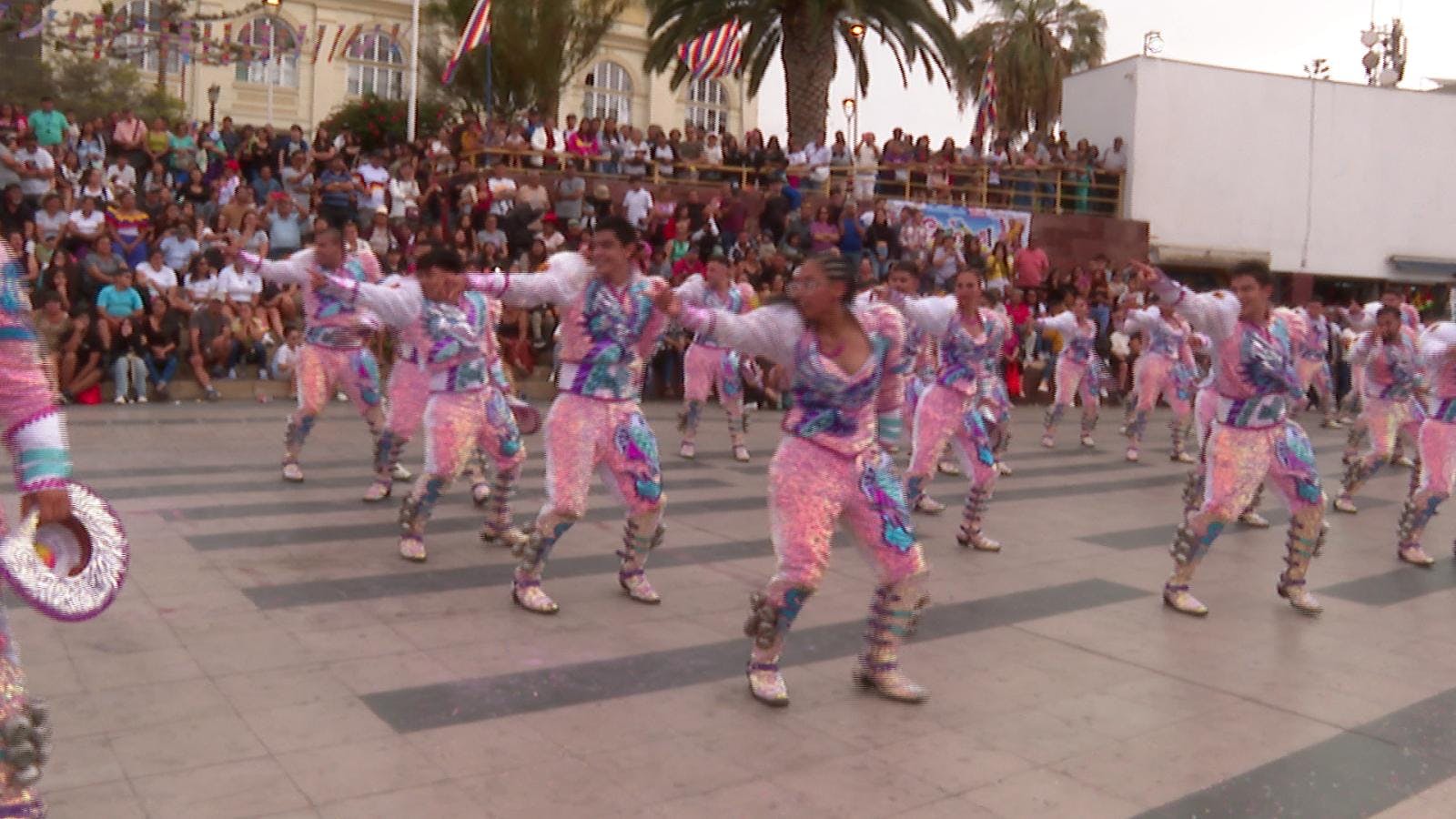 Más de 30 agrupaciones participaron en carnaval multicultural
