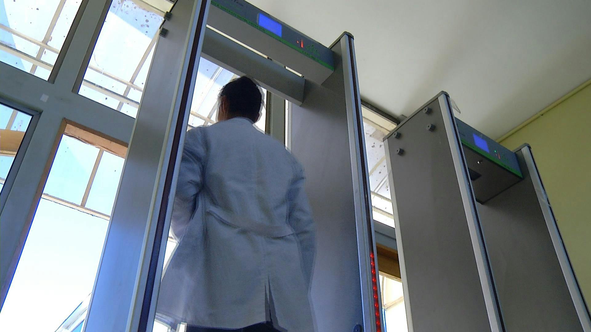 Comienza funcionamiento de detectores de metales en colegio de Valparaíso