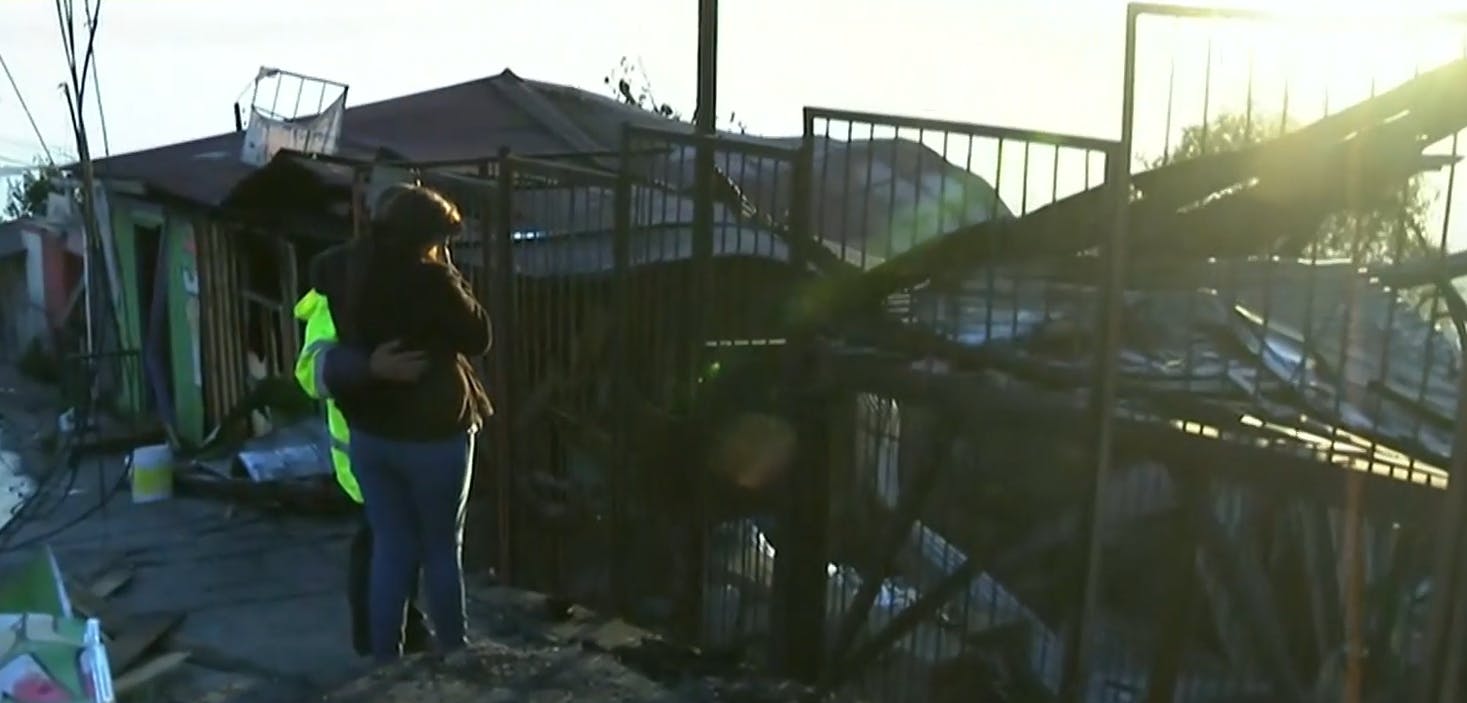 Triste despertar en cerro Cordillera tras incendio en Valparaíso